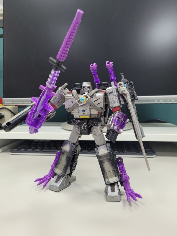 Netflix Transformers Spoiler Pack Megatron And Skelivore  (5 of 23)